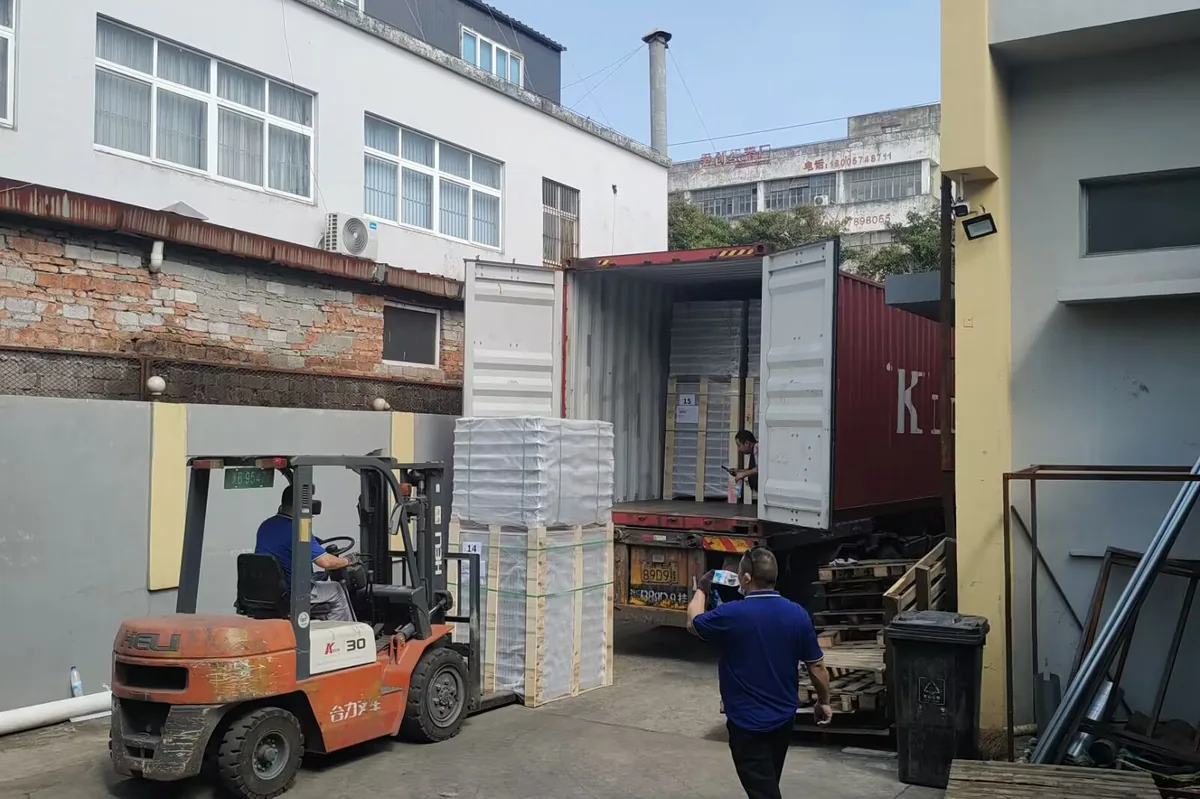 Fulei Metal Ningbo factory loading export sheet metal products into a container