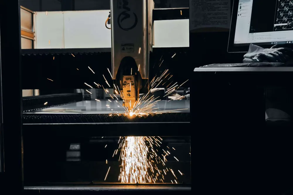 Laser cutting in Fulei Metal workshop