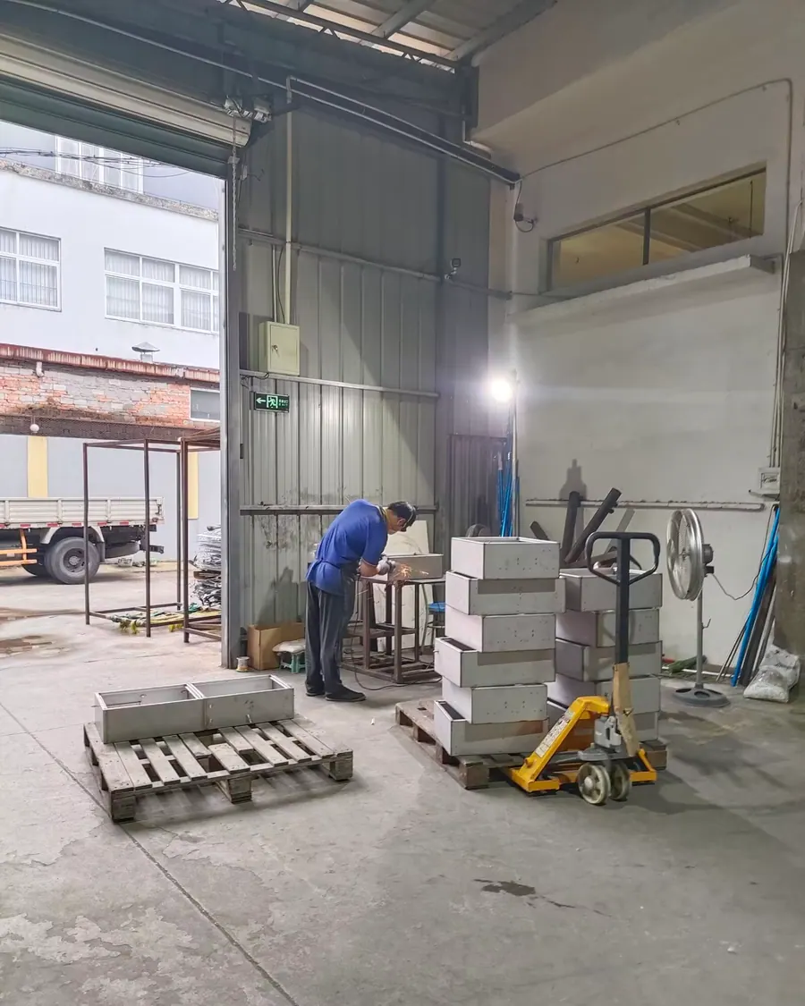 Fulei Metal workshop with assembled stainless steel product frames and semi-finished parts