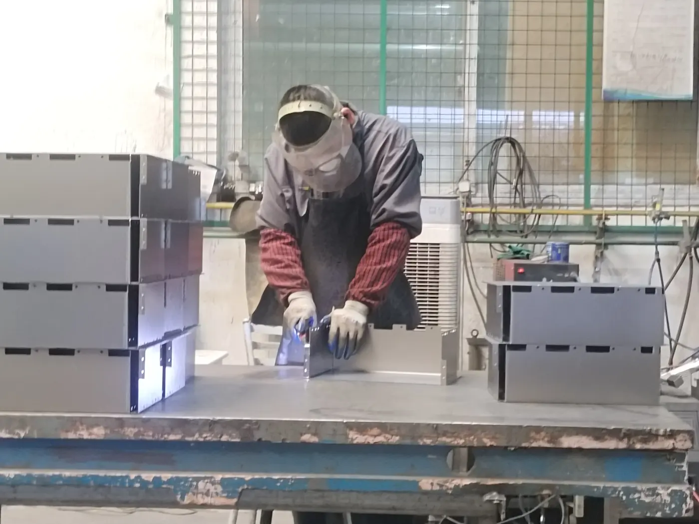Welder fabricating cabinet bodies in the Fulei Metal workshop