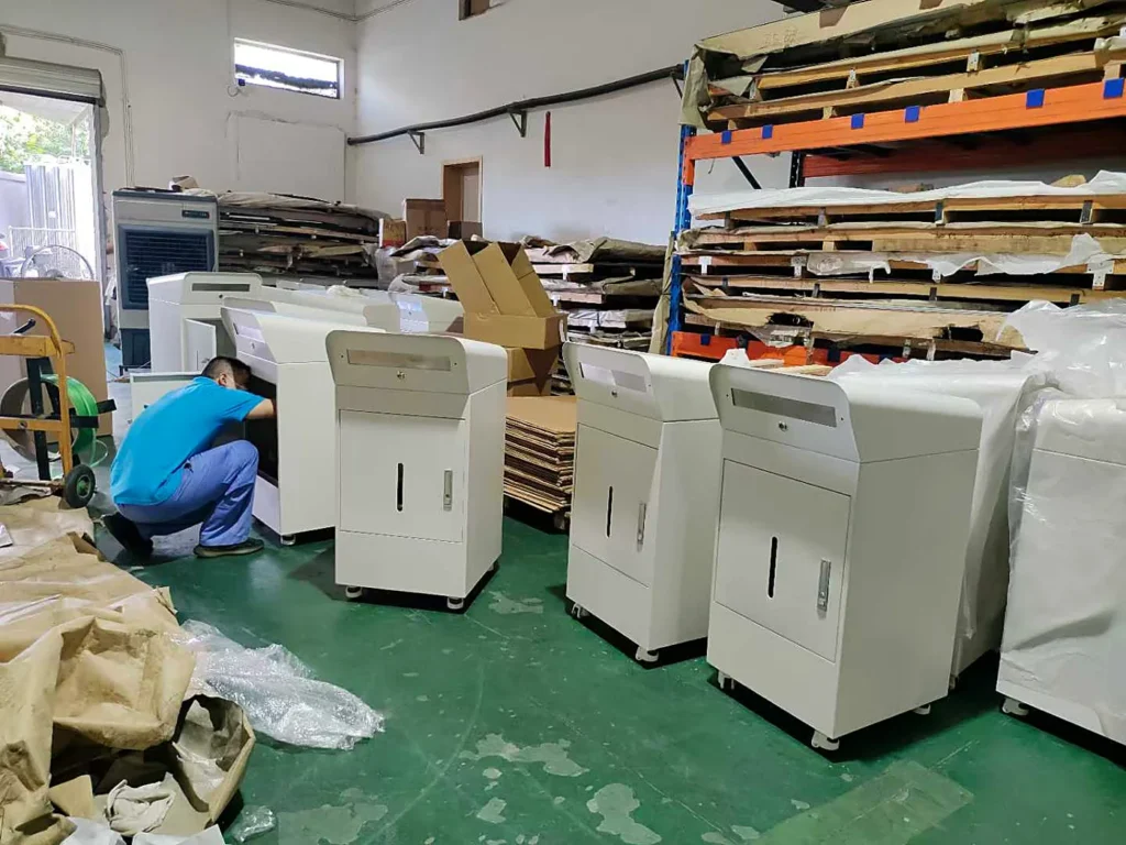 Final assembly and inspection of metal cabinets in the Fulei Metal workshop