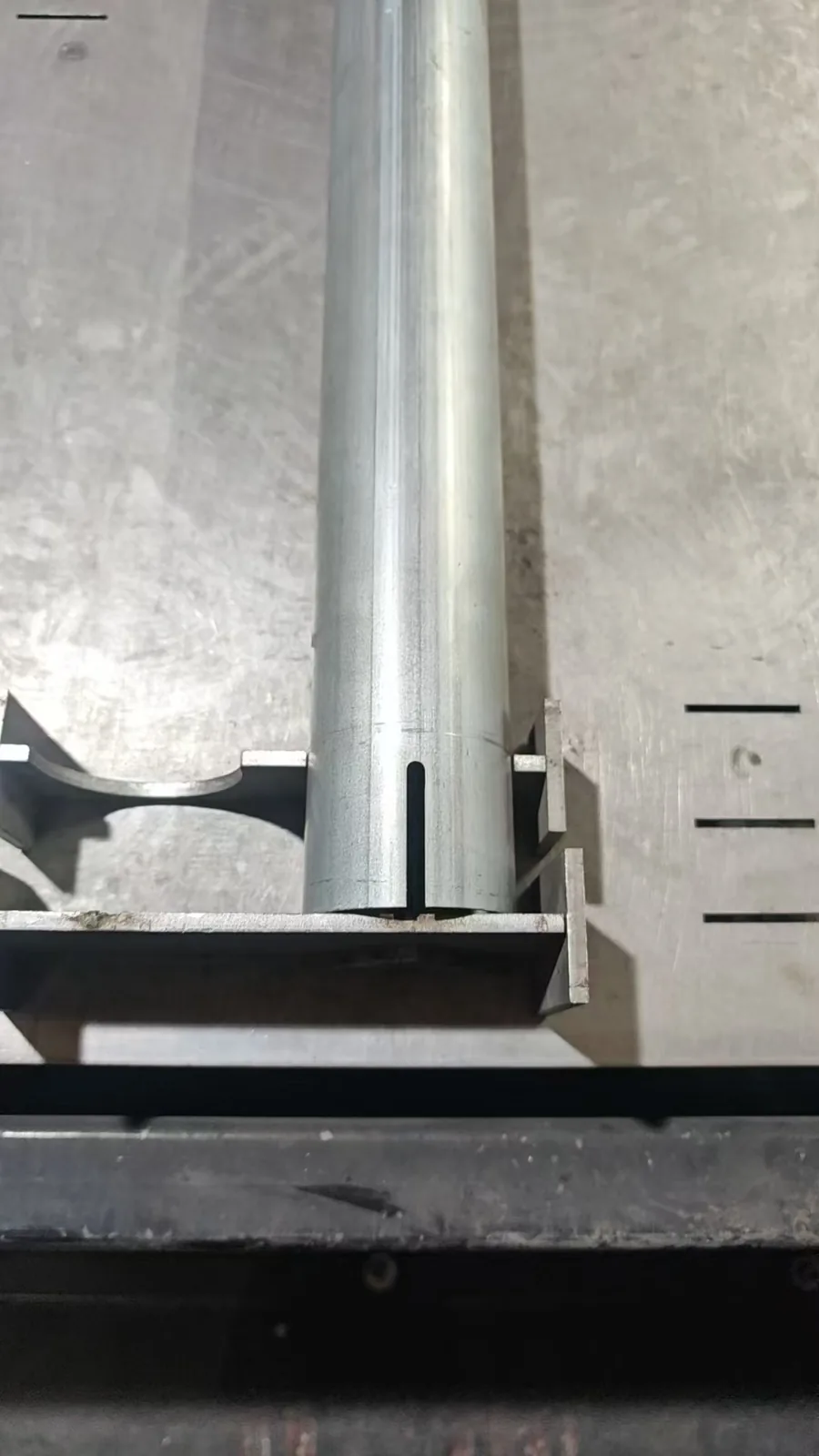 Dedicated calibration fixture used to check formed sheet metal parts