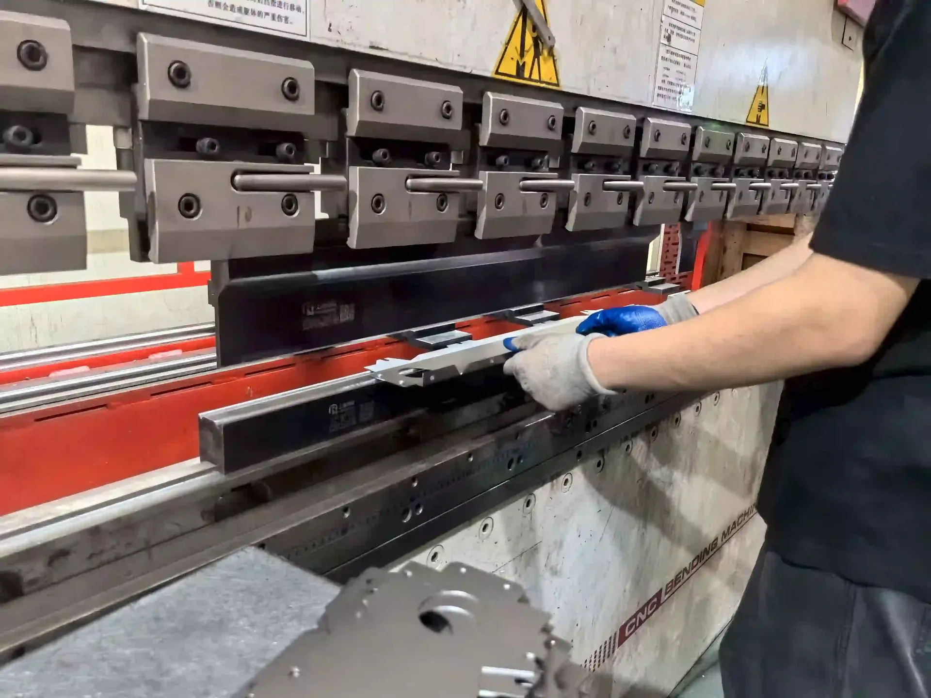 CNC vs Manual Press Brake: Which is Right for Your Project?