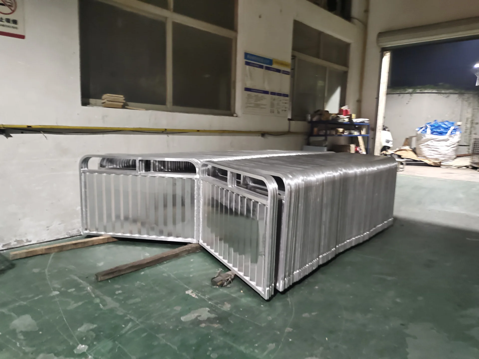 Adjustable Pig Feeder Dispenser